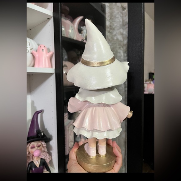 Pink witch - Picture 3 of 9